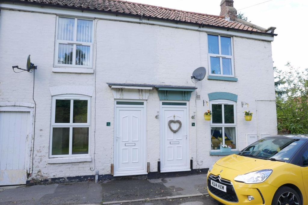 3 Canal Side West, Newport, HU15 2RN 2 bed cottage £475 pcm (£110 pw)