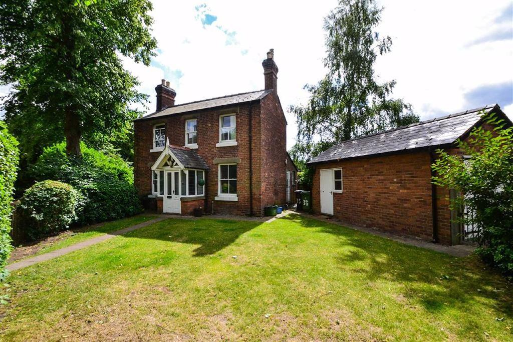 St Julians Friars, Shrewsbury 3 bed detached house £1,350 pcm (£312 pw)