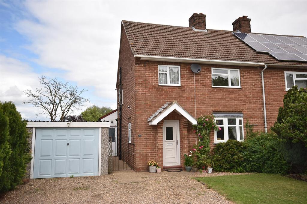 Ewerby Road, KirkbyLaThorpe, Sleaford 3 bed semidetached house £