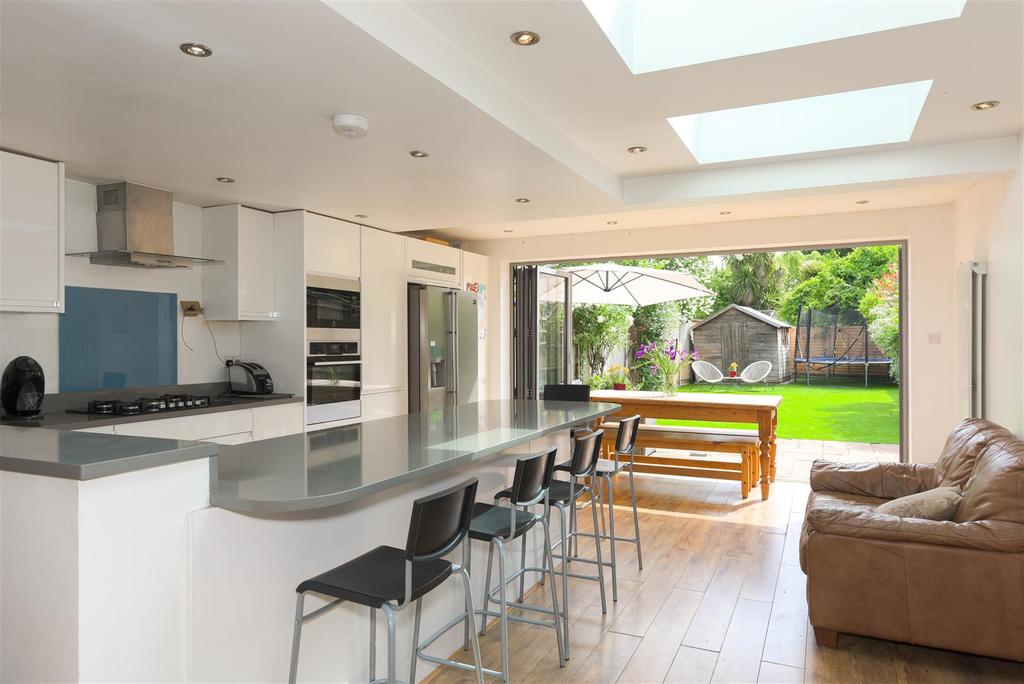 South Road, Reigate 4 bed semidetached house £800,000