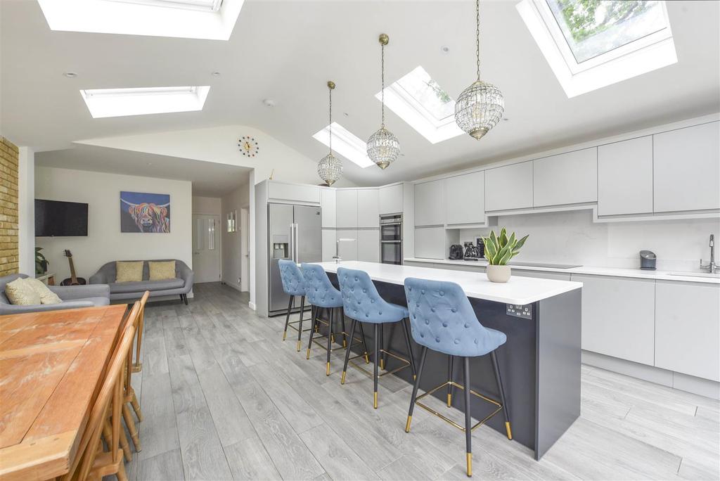 Fifth Cross Road, Twickenham 4 bed semidetached house £3,600 pcm (£