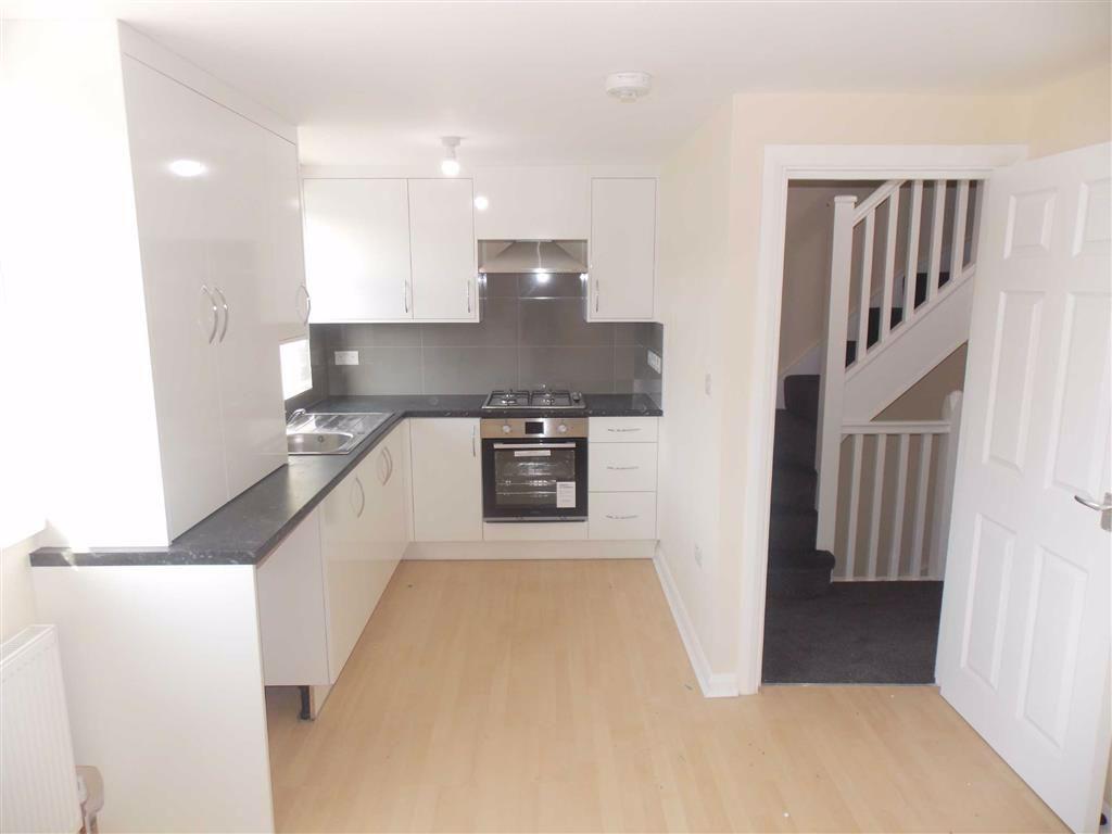 Carmelite Road, Harrow, Middlesex 2 bed duplex £1,300 pcm (£300 pw)