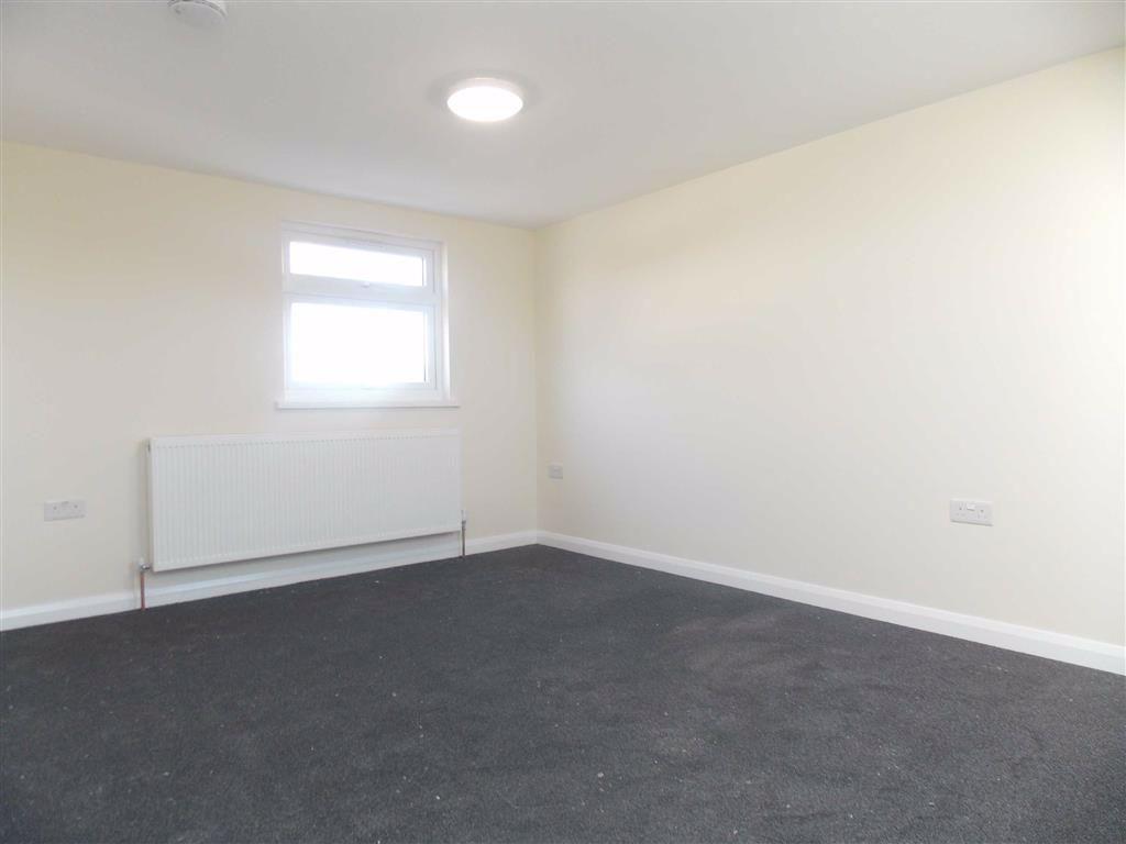 Carmelite Road, Harrow, Middlesex 2 bed duplex £1,300 pcm (£300 pw)