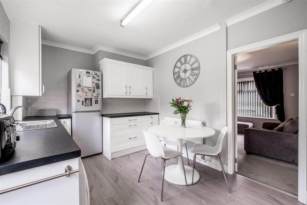 Slade Lane, Brighouse 3 bed end of terrace house £155,000