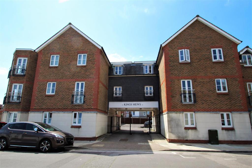 Exmouth Road, Southsea 2 bed flat £850 pcm (£196 pw)