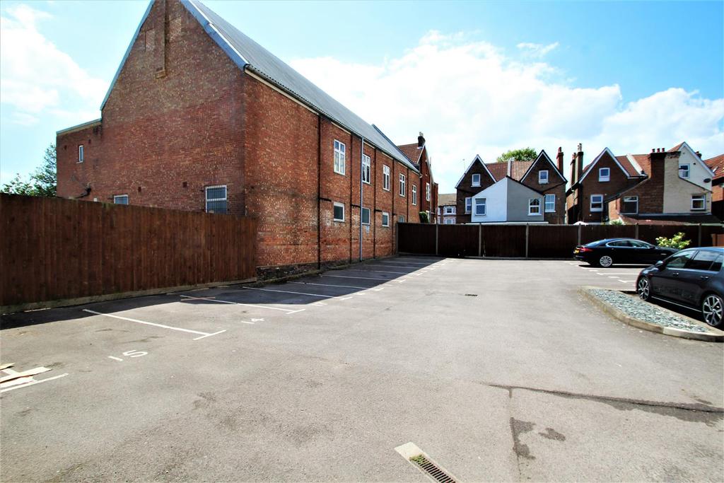 Exmouth Road, Southsea 2 bed flat £850 pcm (£196 pw)