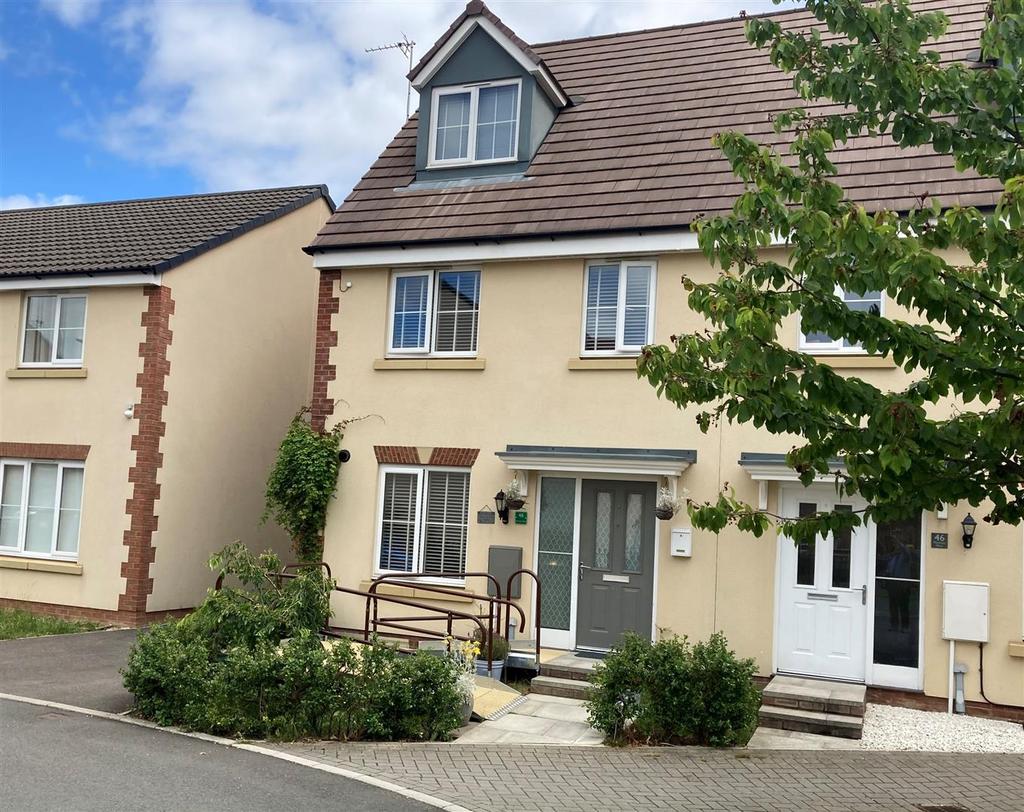 Pevensey Place, Kingsway, Gloucester 3 bed semidetached house £265,000