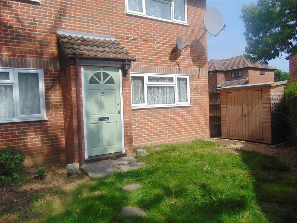 Knolton Way, Slough 1 bed £825 pcm (£190 pw)
