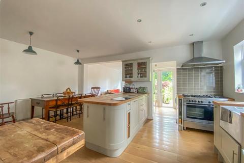 16 Titian Avenue, Bushey Heath, Bushey, WD23 4GB