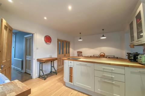 16 Titian Avenue, Bushey Heath, Bushey, WD23 4GB