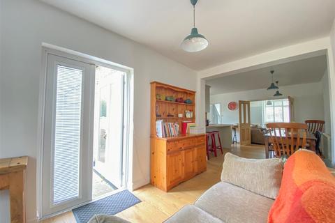 16 Titian Avenue, Bushey Heath, Bushey, WD23 4GB