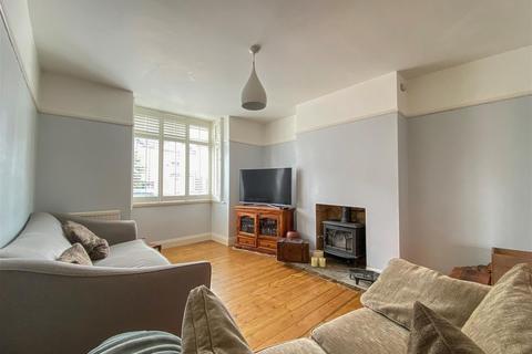 16 Titian Avenue, Bushey Heath, Bushey, WD23 4GB