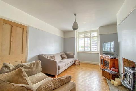 16 Titian Avenue, Bushey Heath, Bushey, WD23 4GB