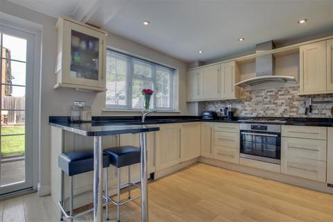 7 Silverfield, Broxbourne, EN10 6PD