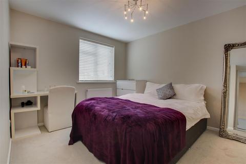 7 Silverfield, Broxbourne, EN10 6PD