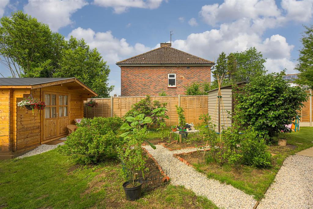Stuart Road, Reigate 2 bed house £475,500