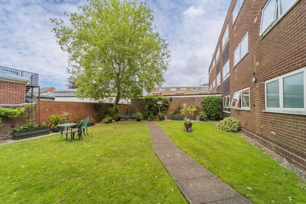14, Newbridge Mews, Tettenhall Road, Wolverhampton, WV6 3 bed apartment