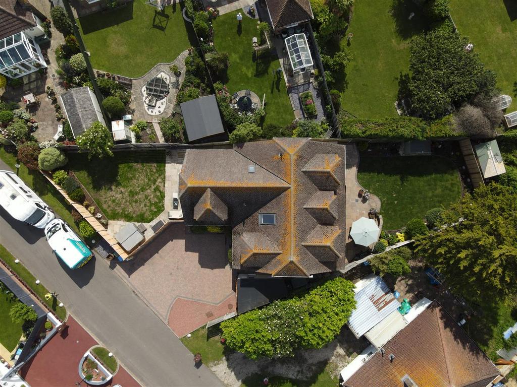 Downview Road, Ferring, Worthing 5 bed detached house £800,000