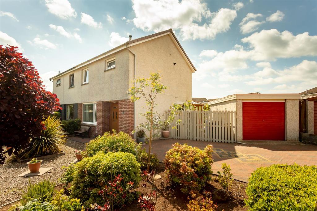 Holly Crescent, Blairgowrie 3 bed semidetached house £185,000