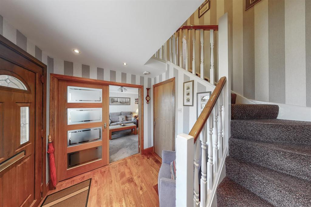 Holly Crescent, Blairgowrie 3 bed semidetached house £185,000