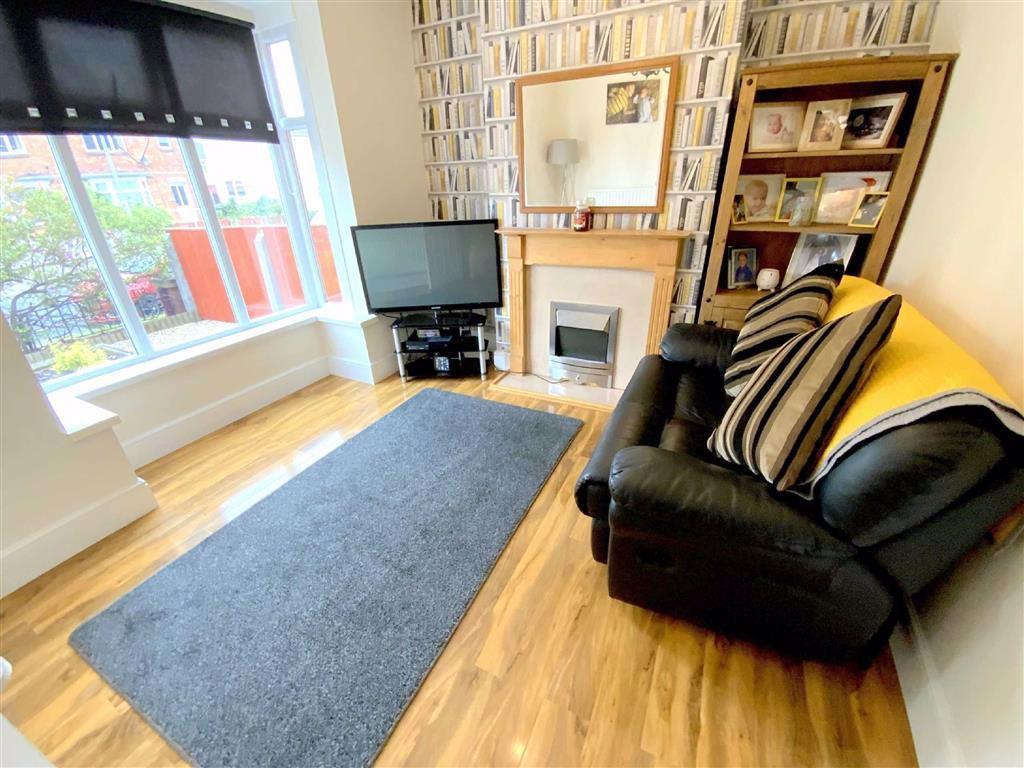 Sutcliffe Avenue, Grimsby, North East... 3 bed semidetached house £