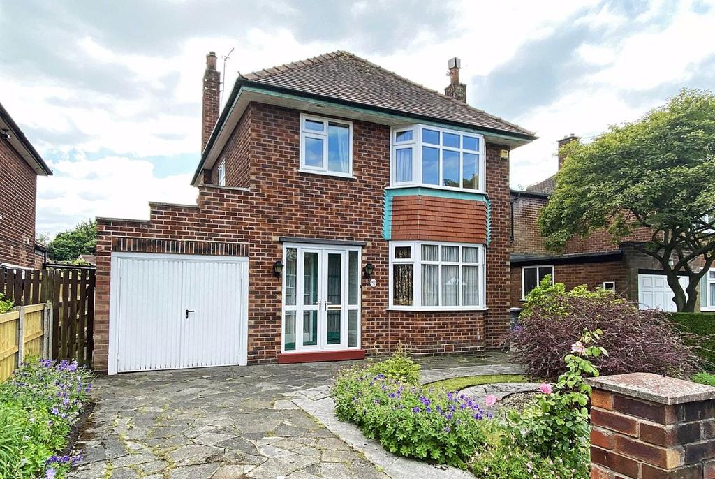 Green Walk, Timperley, Cheshire 3 bed detached house £500,000