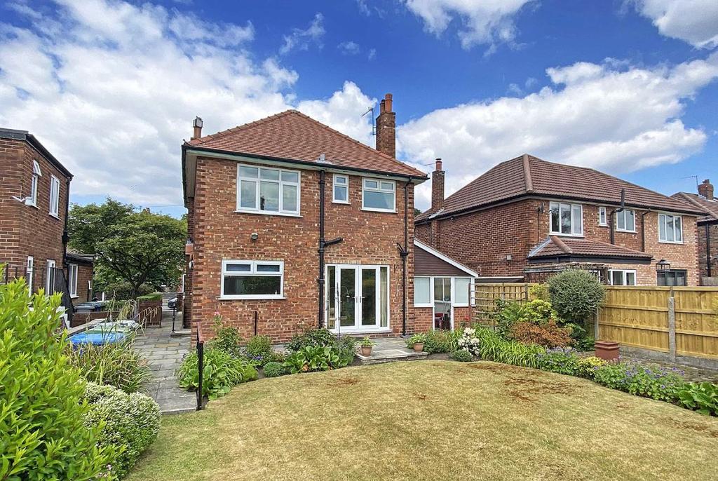 Green Walk, Timperley, Cheshire 3 bed detached house £500,000