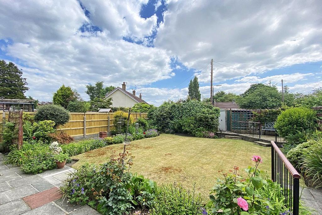 Green Walk, Timperley, Cheshire 3 bed detached house £500,000