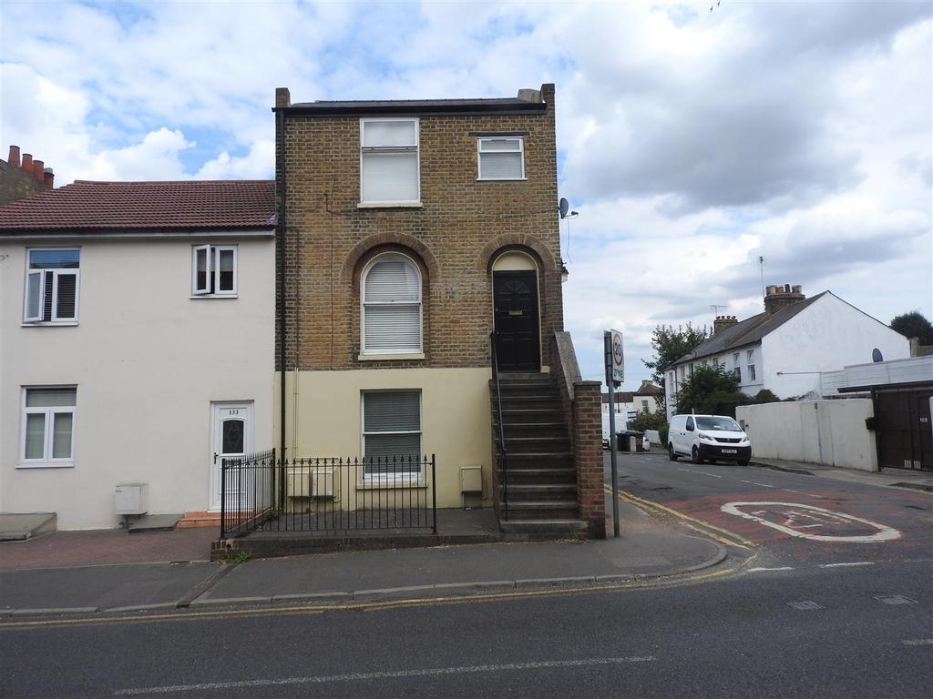 Parrock Street, Gravesend 1 bed flat £700 pcm (£162 pw)