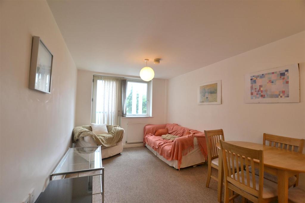 6 Royal Quay, Liverpool 2 bed apartment £750 pcm (£173 pw)