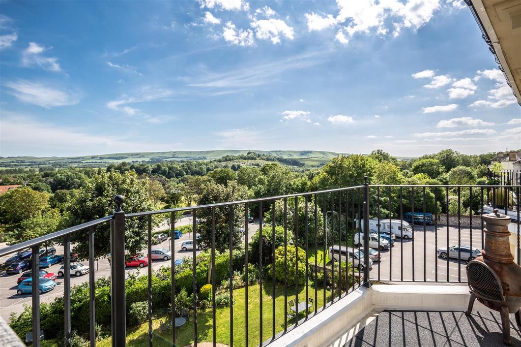 St. Annes Crescent, Lewes 3 bed apartment £600,000