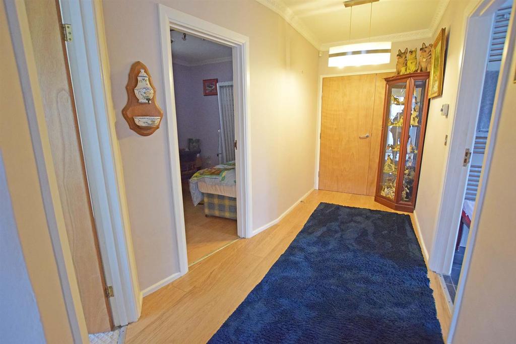 Eastcourt Lane, Gillingham 3 bed detached bungalow £480,000