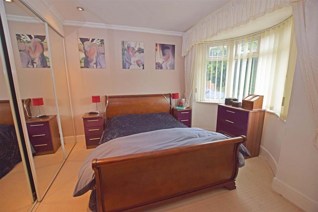 Eastcourt Lane, Gillingham 3 bed detached bungalow £480,000