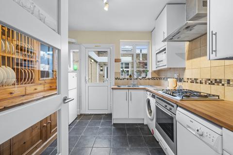 2 bedroom flat to rent, Woodside House, SW19