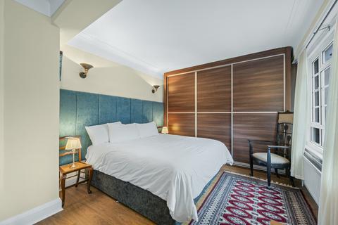 2 bedroom flat to rent, Woodside House, SW19