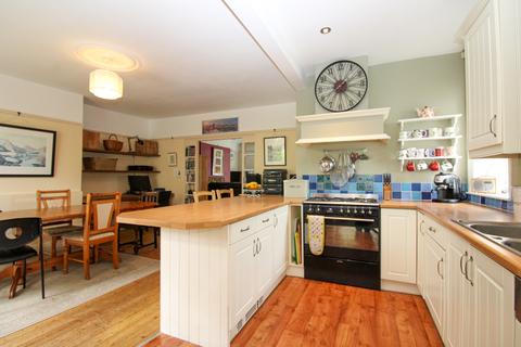 36 Ings Lane, Guiseley, Leeds, LS20 8DA