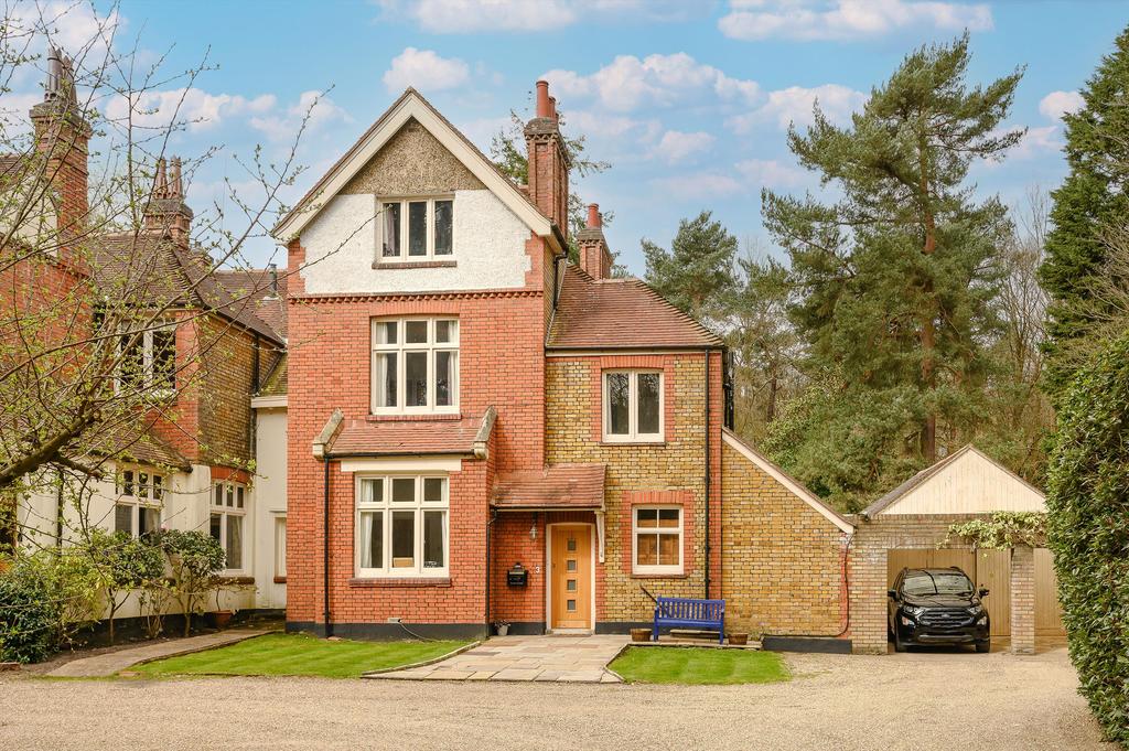 Byfleet Road, Cobham, Surrey, KT11 5 bed semidetached house £1,350,000