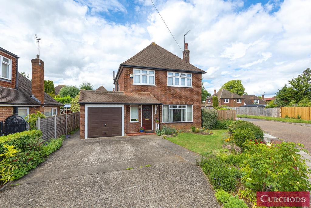 Richmond Drive, Shepperton, TW17 3 bed detached house £650,000