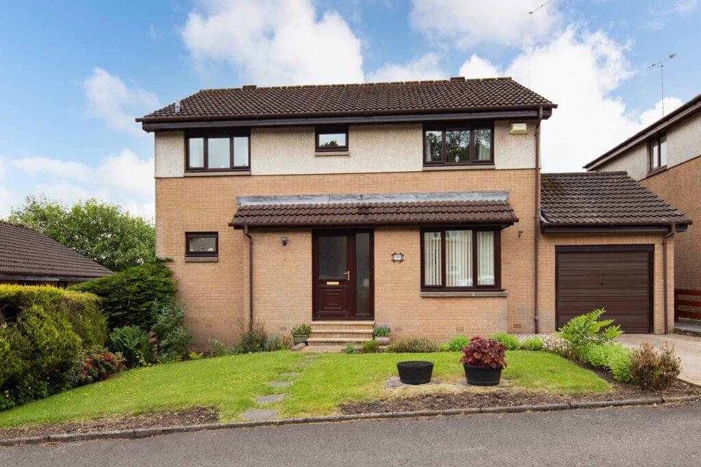 20 Teesdale, East Kilbride, G74 4NN 4 bed detached villa £265,000