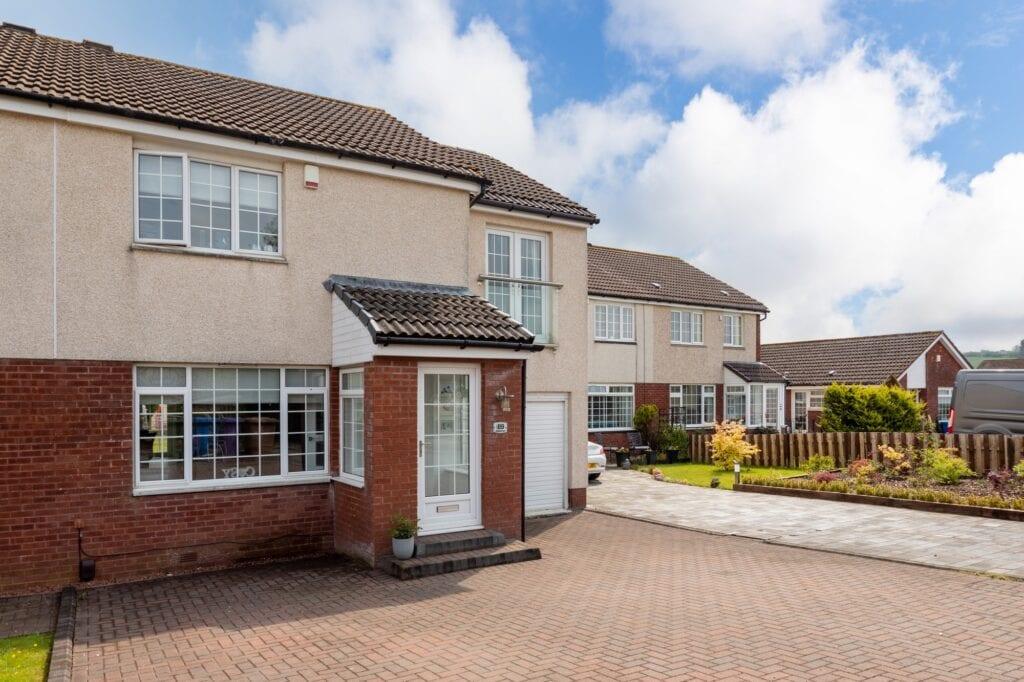 89 Invergarry Drive, Deaconsbank, G46... 3 bed semidetached house £