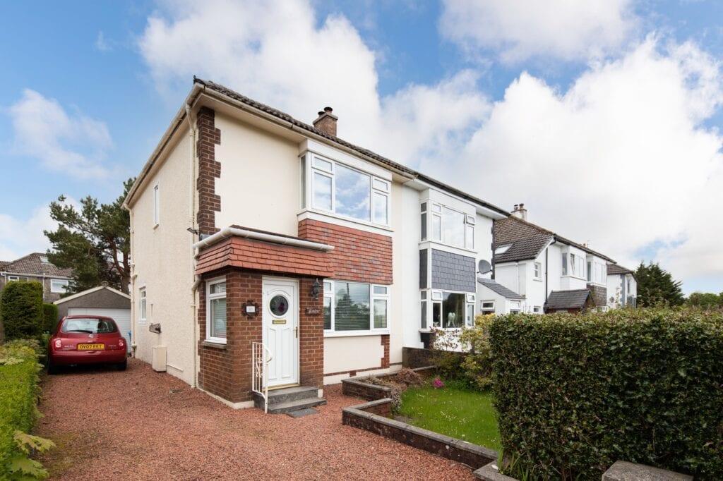 85 Holehouse Road, Eaglesham, G76 0JF 2 bed semidetached house £205,000