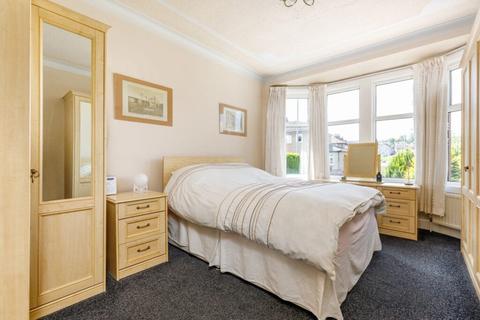 35 Lothian Drive, Clarkston, Glasgow, G76 7NA