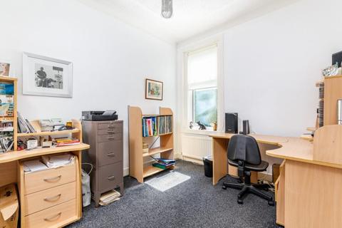 35 Lothian Drive, Clarkston, Glasgow, G76 7NA