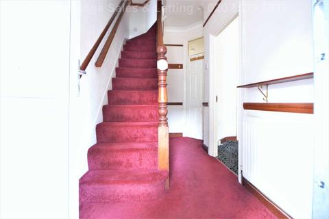 89 Henniker Gardens, London, E6 3HT
