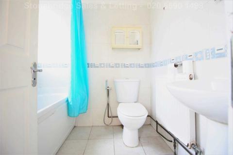 89 Henniker Gardens, London, E6 3HT