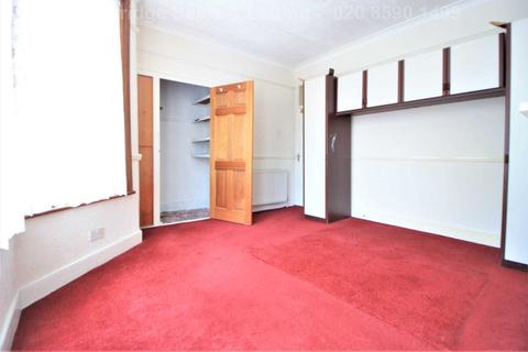 89 Henniker Gardens, London, E6 3HT