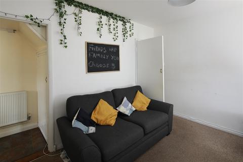 16 Albert Road, Canterbury, CT1 1UJ