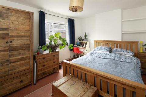 16 Albert Road, Canterbury, CT1 1UJ