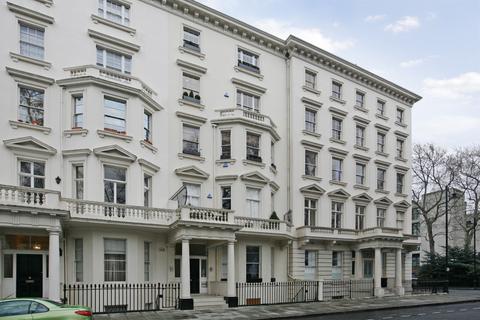 3 bedroom flat to rent, St Georges Square, London, SW1V
