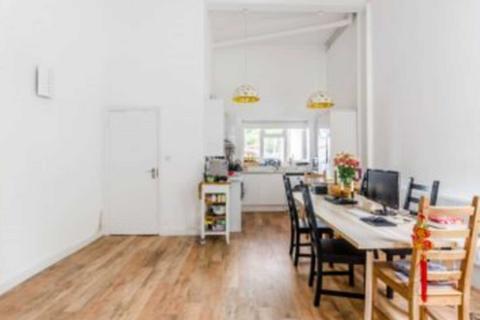 2 bedroom flat to rent, St Rule Street, Clapham, SW8